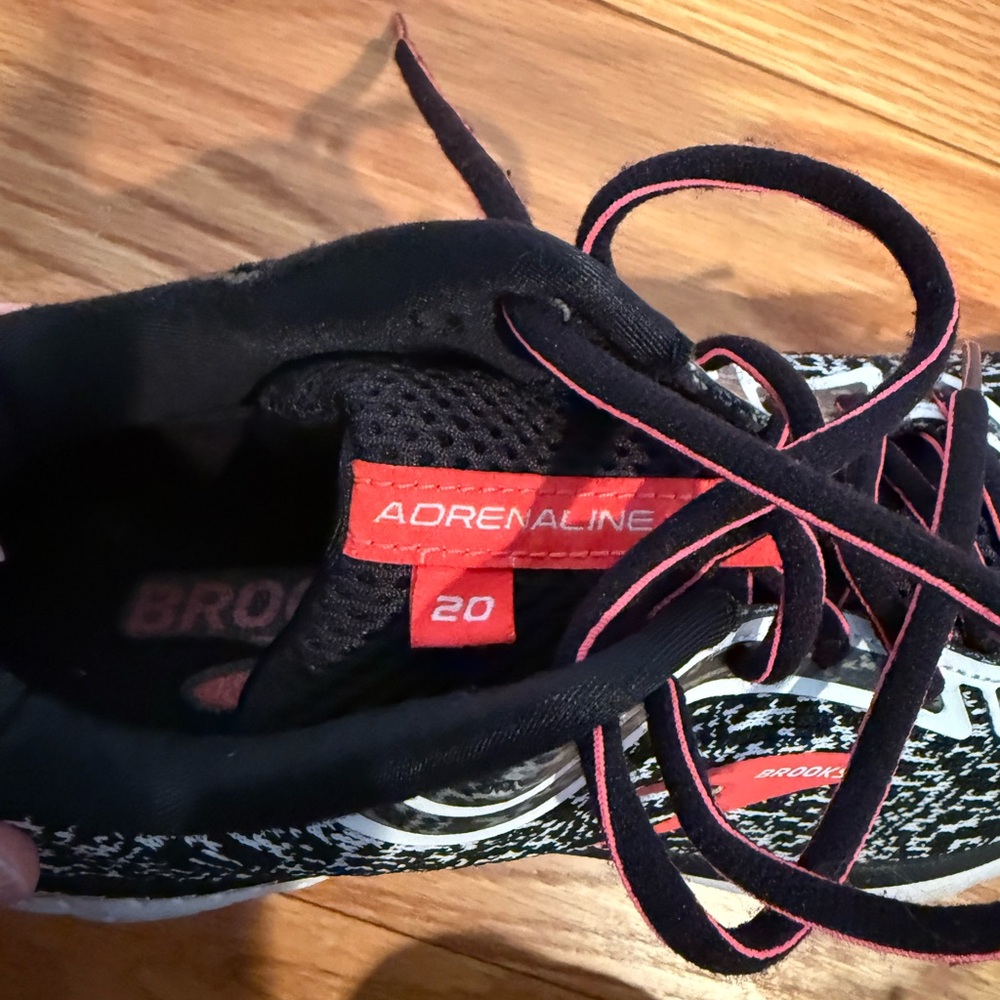 Brooks Adrenaline 20 Running Shoes, 8.5 - Picture 7 of 9